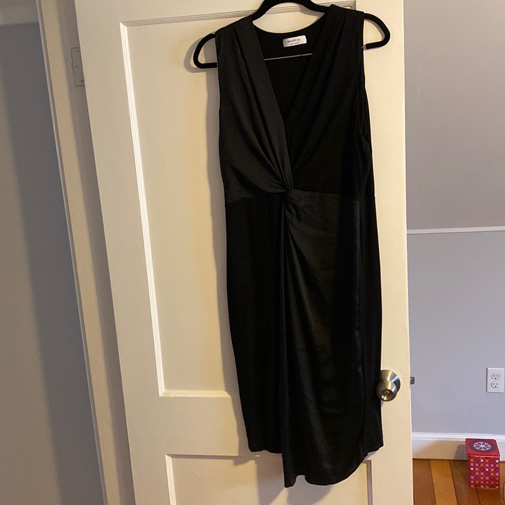 Black fitted knot dress
